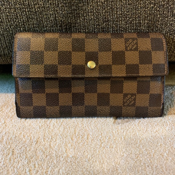 Louis Vuitton Handbags - 😍Authentic Louis Vuitton wallet